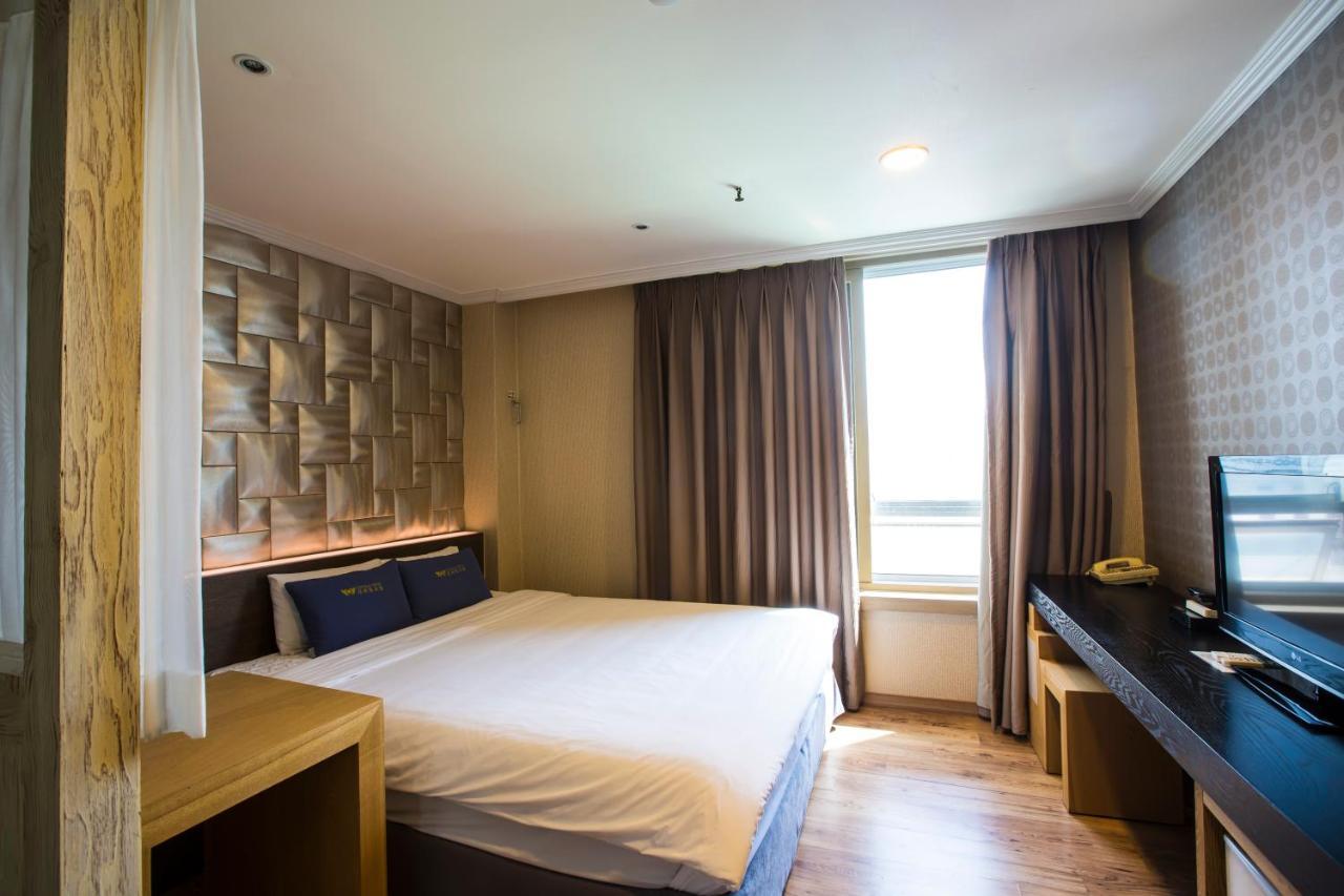 Central Hotel Changwon Bagian luar foto