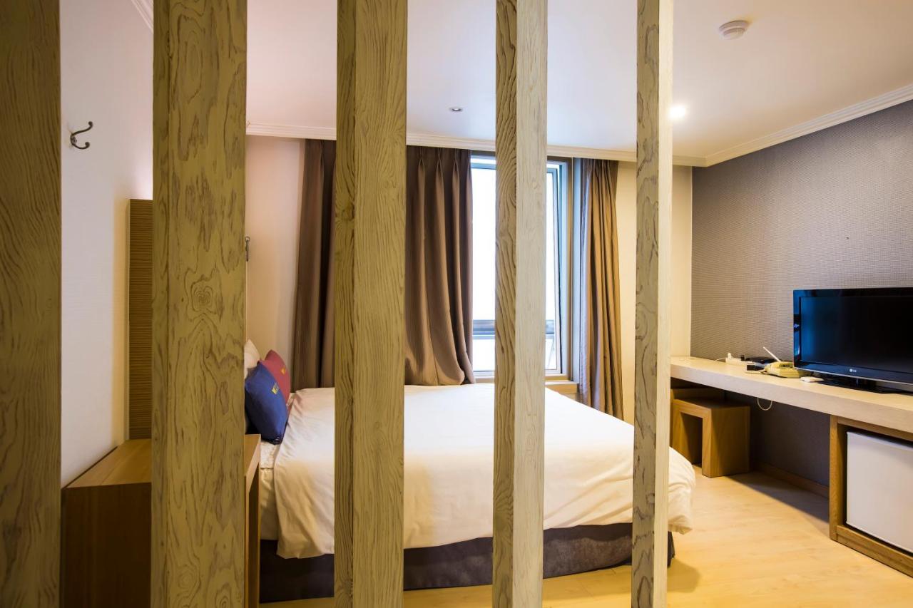 Central Hotel Changwon Bagian luar foto