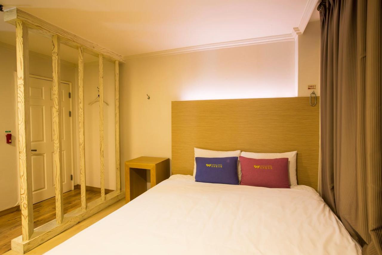 Central Hotel Changwon Bagian luar foto
