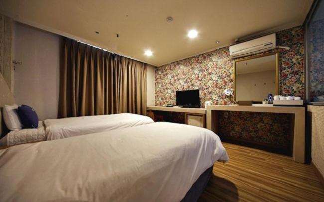 Central Hotel Changwon Bagian luar foto
