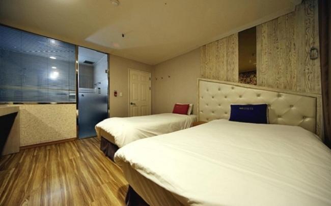 Central Hotel Changwon Bagian luar foto