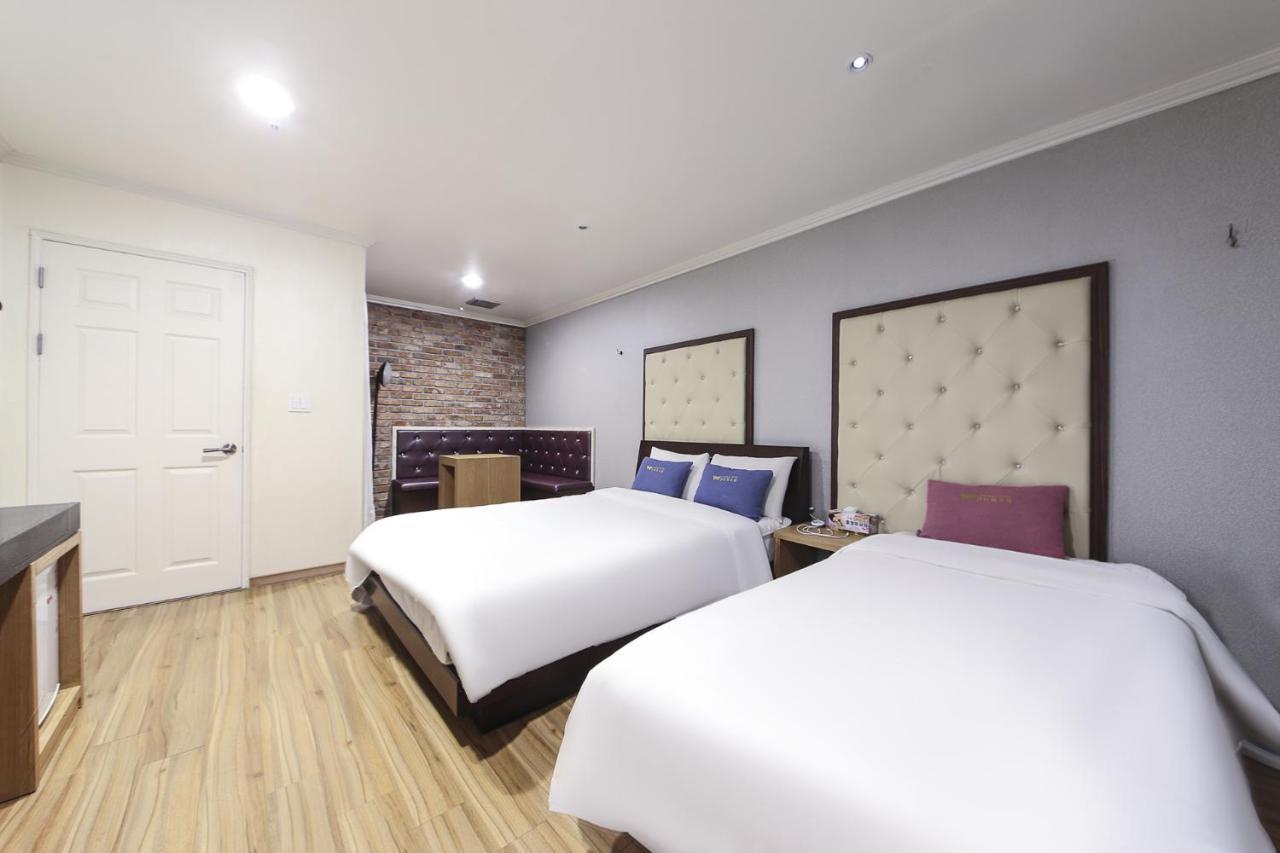 Central Hotel Changwon Bagian luar foto