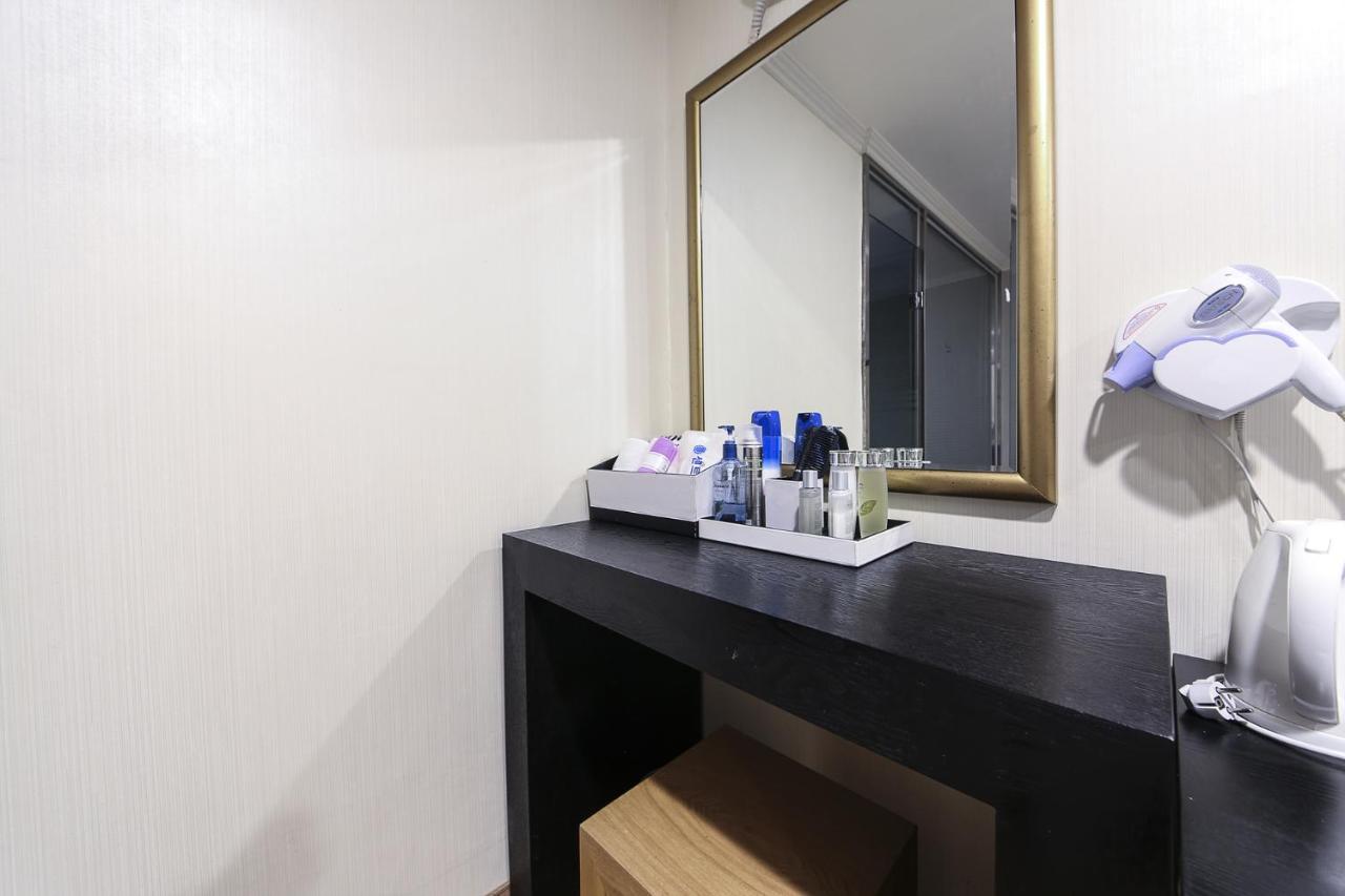 Central Hotel Changwon Bagian luar foto