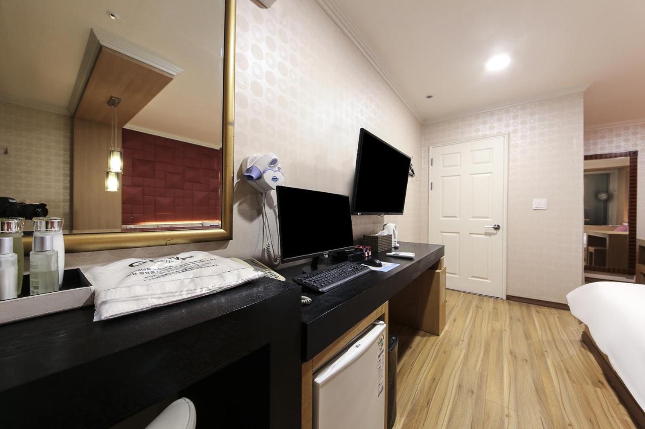 Central Hotel Changwon Bagian luar foto