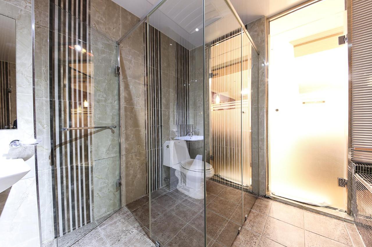 Central Hotel Changwon Bagian luar foto