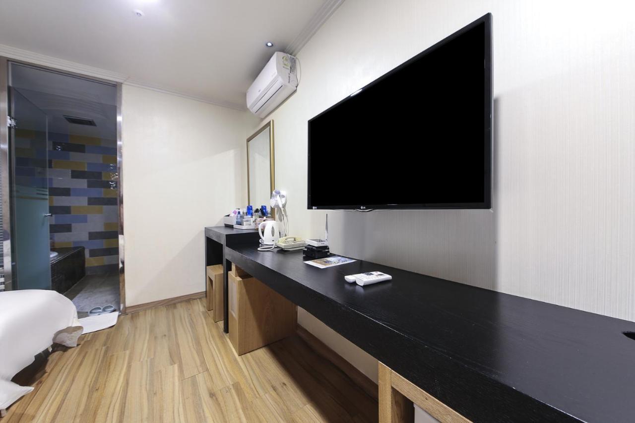 Central Hotel Changwon Bagian luar foto