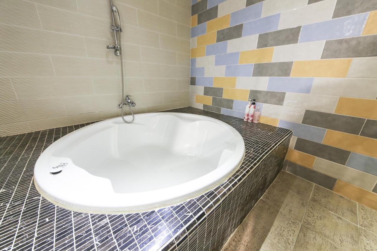 Central Hotel Changwon Bagian luar foto