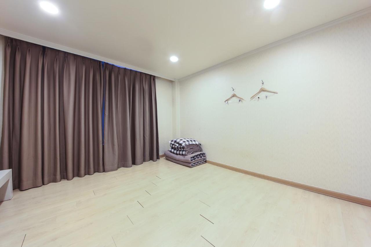 Central Hotel Changwon Bagian luar foto