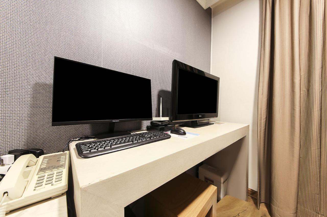 Central Hotel Changwon Bagian luar foto