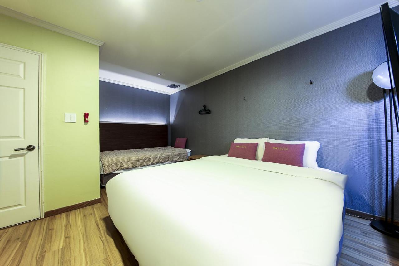 Central Hotel Changwon Bagian luar foto