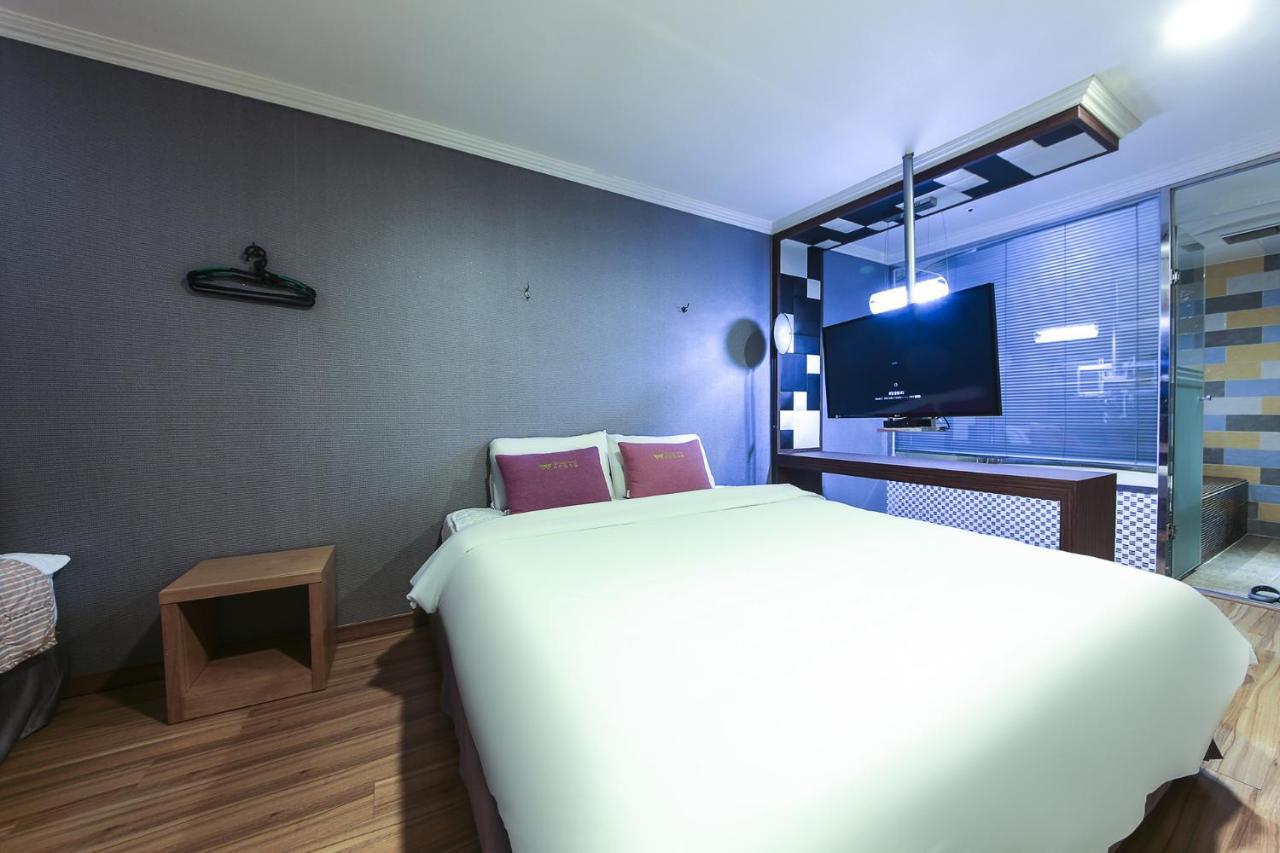 Central Hotel Changwon Bagian luar foto