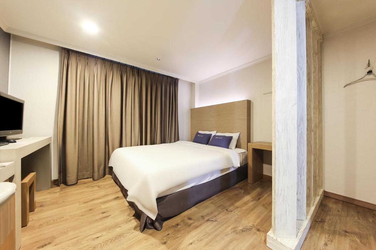 Central Hotel Changwon Bagian luar foto