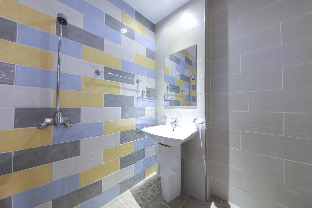 Central Hotel Changwon Bagian luar foto