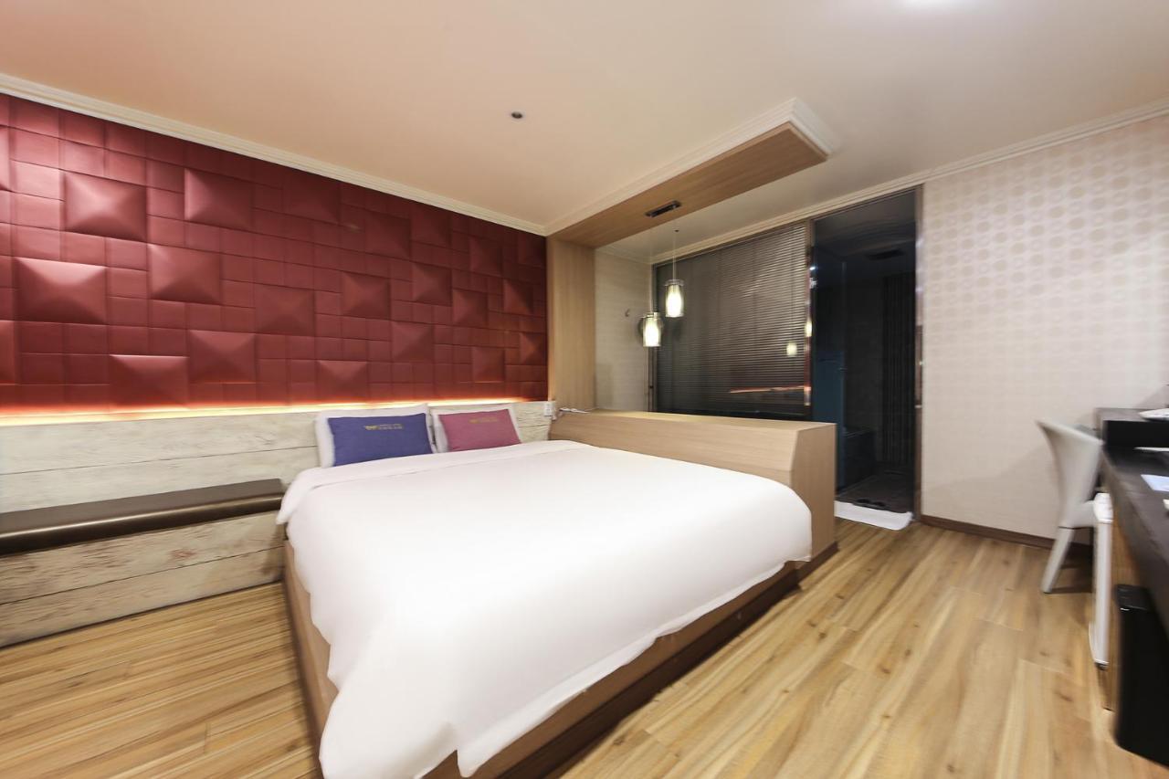Central Hotel Changwon Bagian luar foto