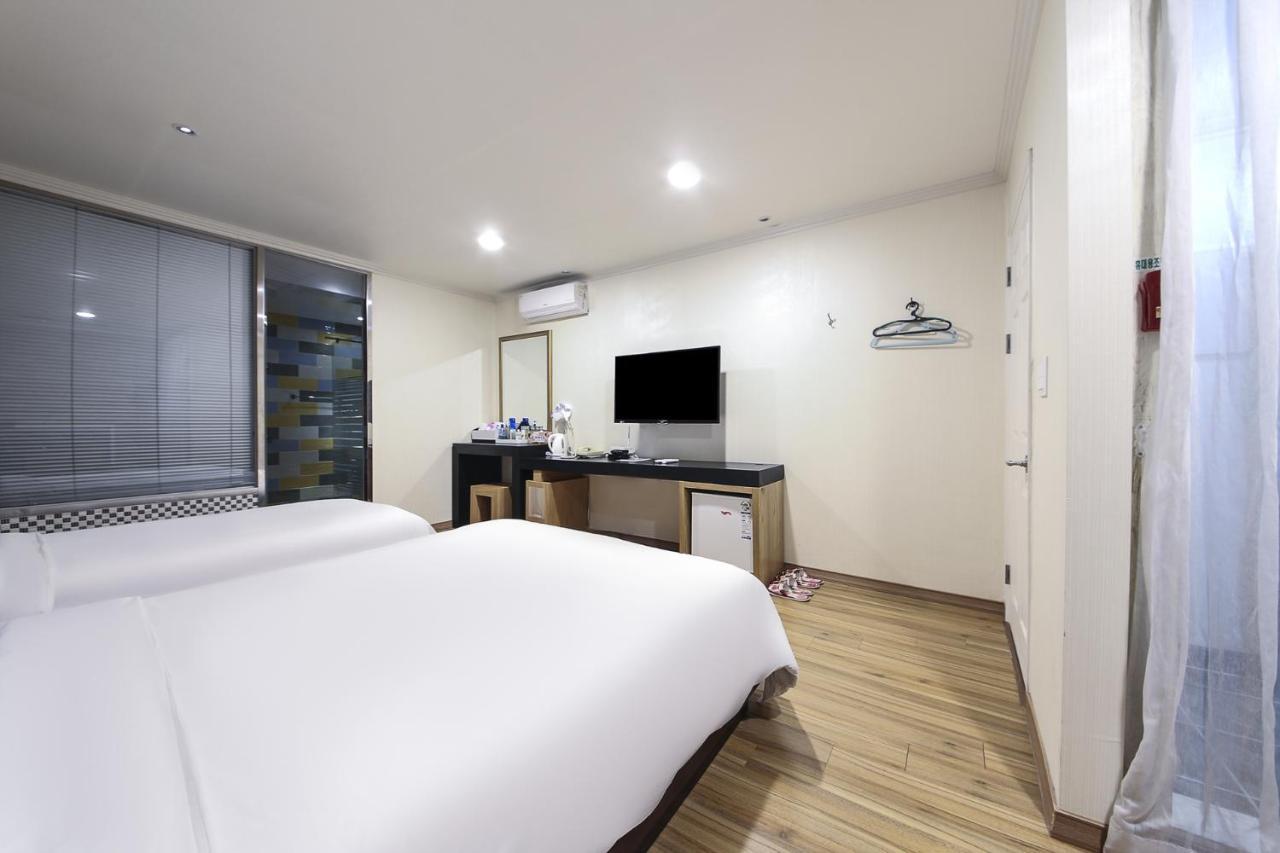 Central Hotel Changwon Bagian luar foto