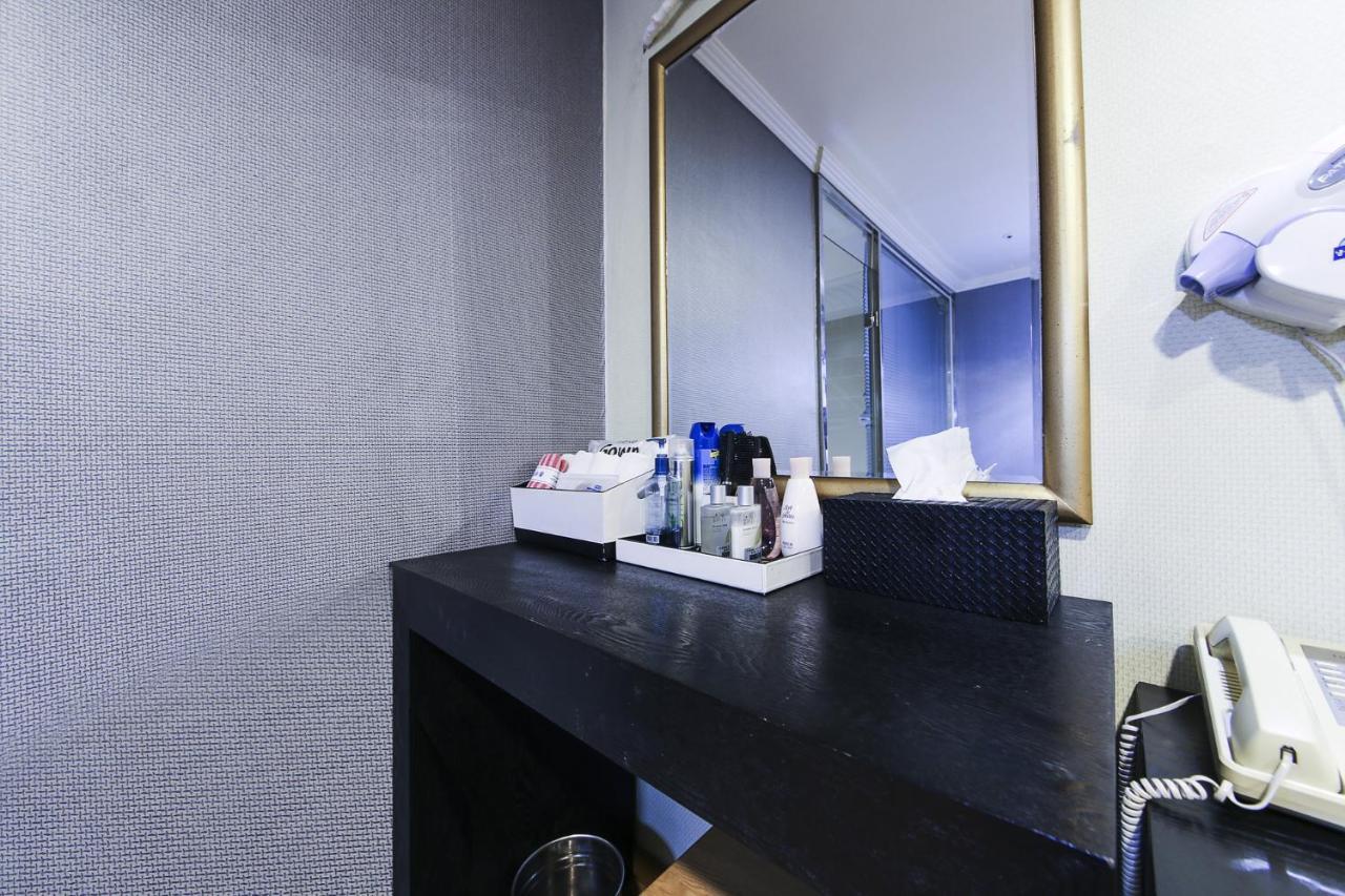 Central Hotel Changwon Bagian luar foto