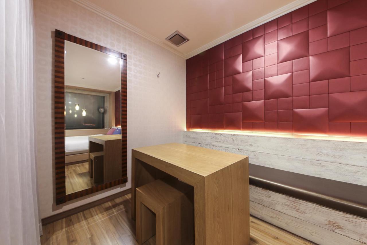 Central Hotel Changwon Bagian luar foto