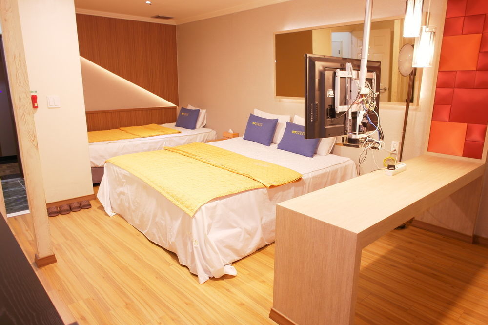 Central Hotel Changwon Bagian luar foto