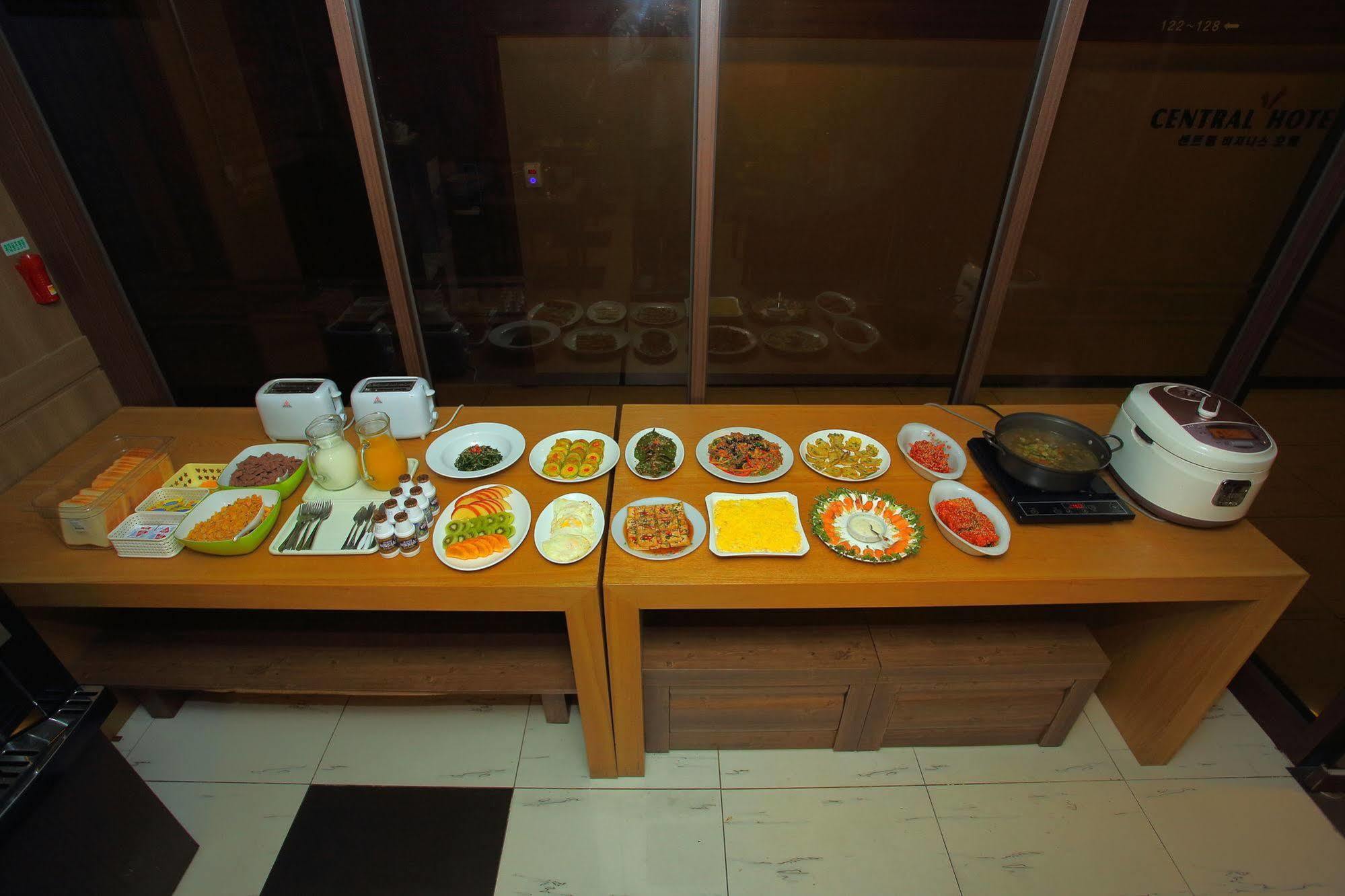 Central Hotel Changwon Bagian luar foto