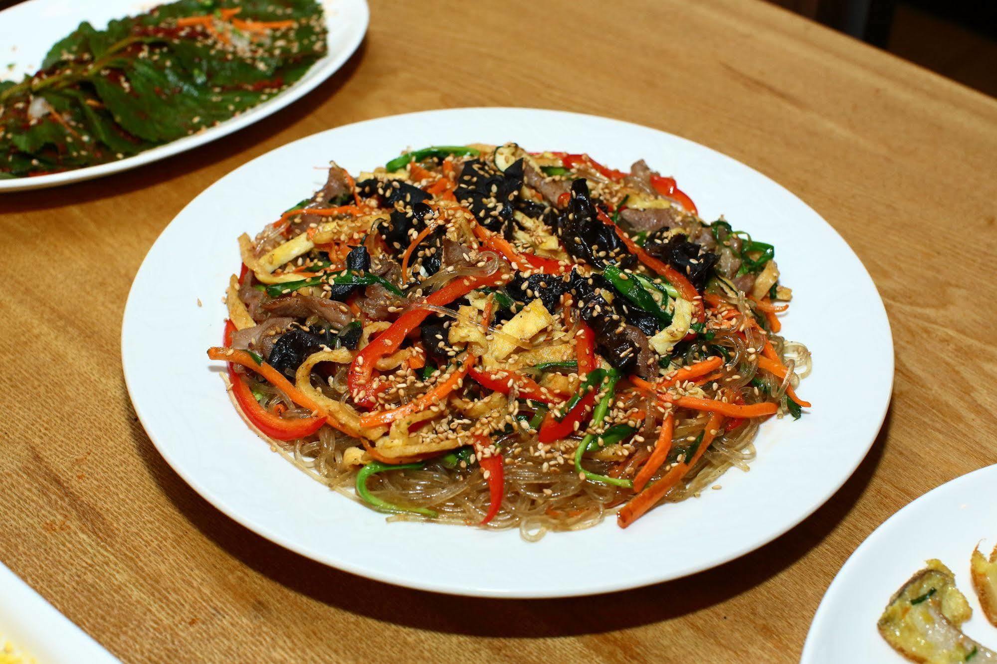 Central Hotel Changwon Bagian luar foto