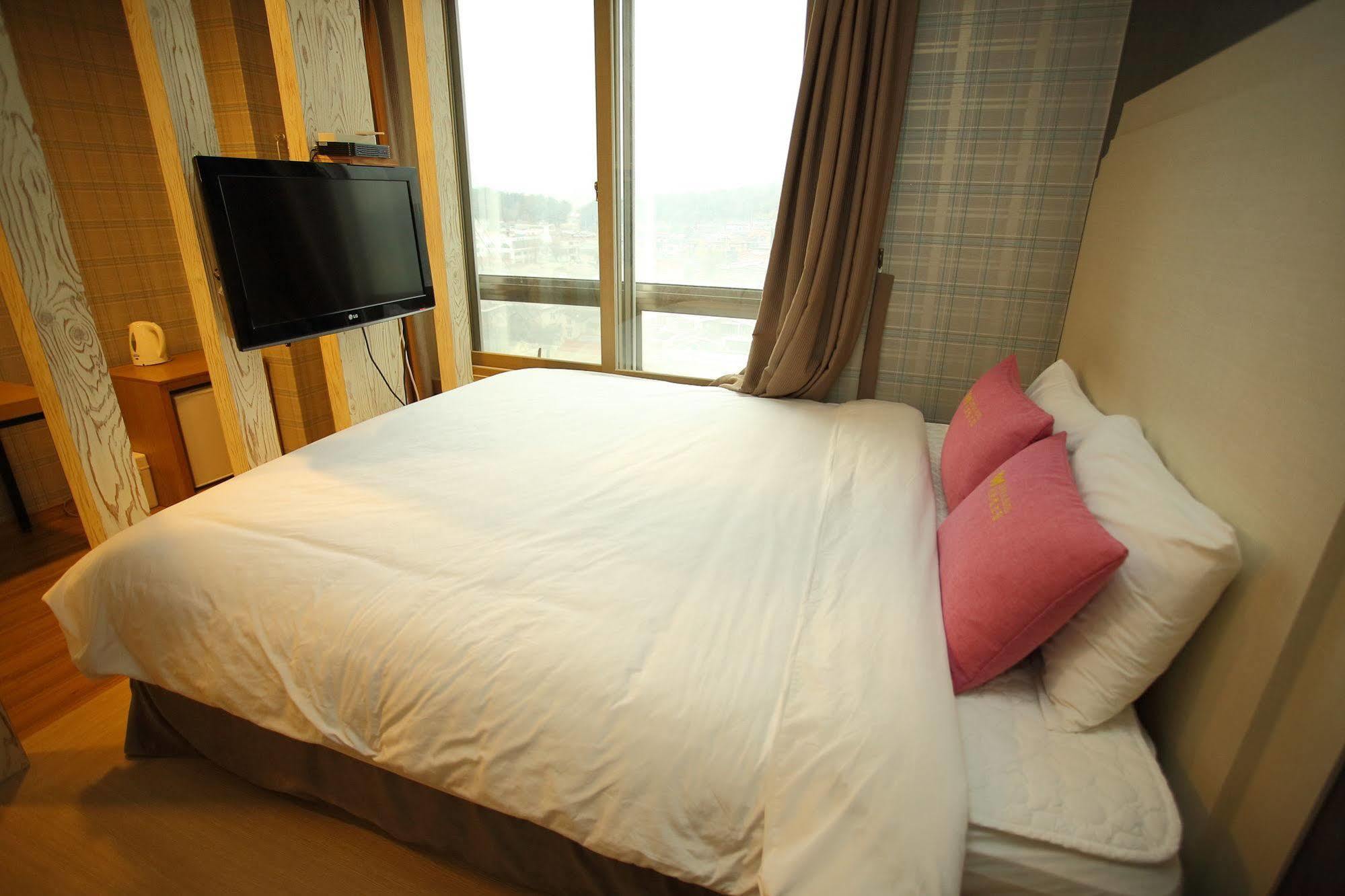 Central Hotel Changwon Bagian luar foto